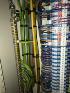 tableau électrique tertiaire fait par votre électricien dans le VAR