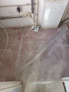 Saignée au sol pour passage des câbles