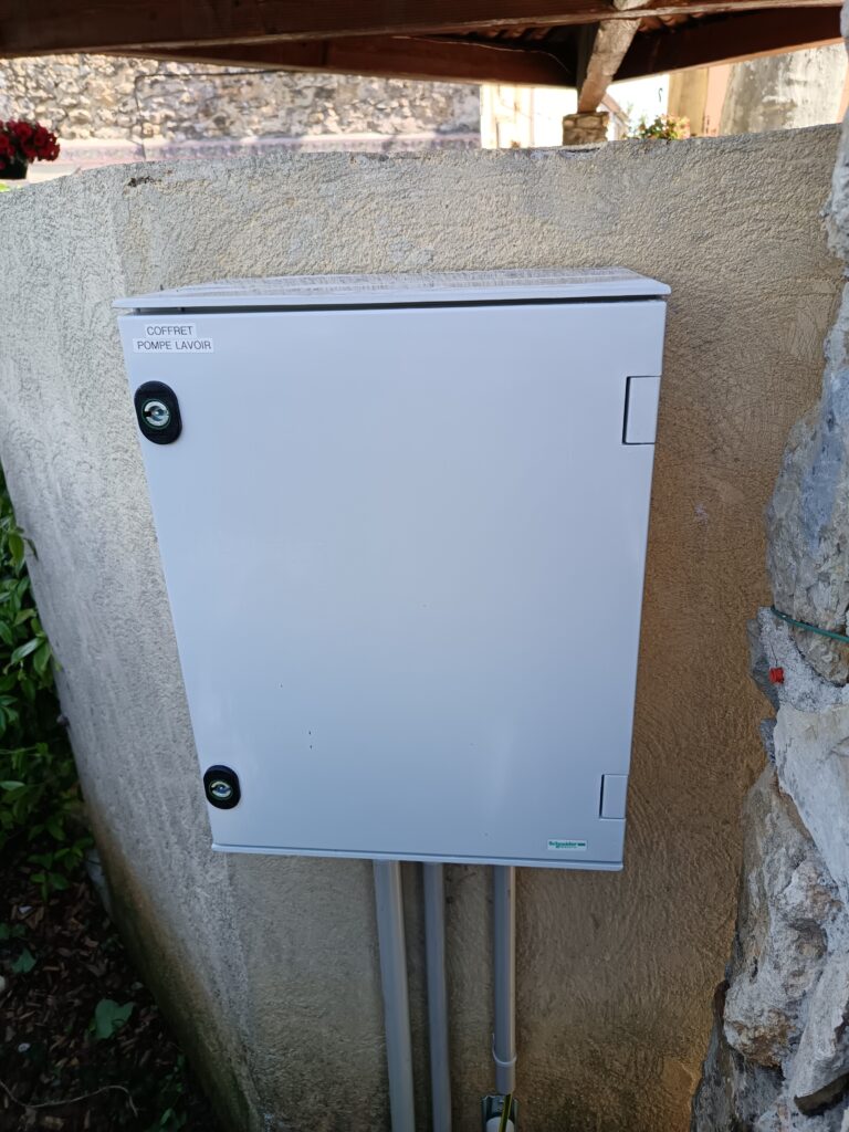 coffret pompe lavoir